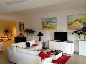Minguet art adorn the walls and a large 42" TV for those lazy evenings