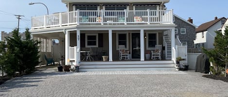 Welcome to your wonderful vacation home with off-street parking for 2 cars