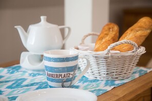 Dining table in holiday apartment Jungnamen Sand 14 in Wittduen on the island Amrum