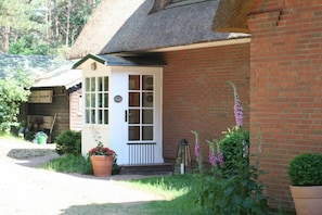 Entrance of thatched roof holiday home Isemann in Nebel on the island Amrum