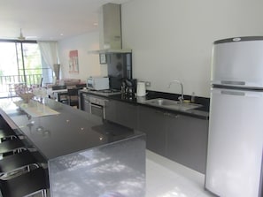 Fabulous Modern Apartment-Close to Beach