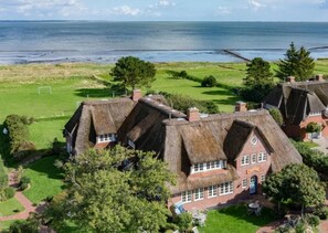 Thatched roof house Hafis - Apartment Friesenglueck in Nebel on the island Amrum