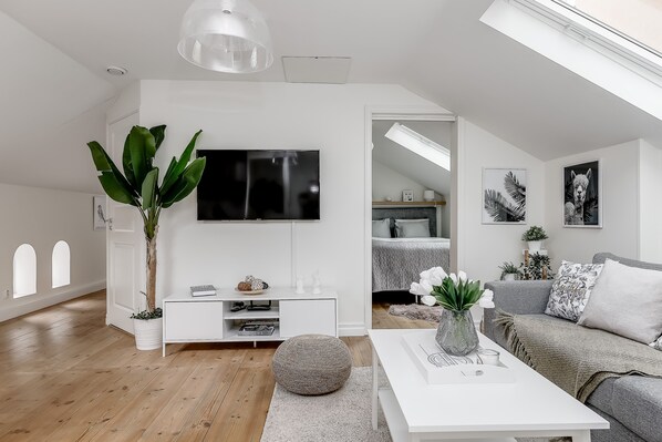 Here you can relax with friends and family after a long day. You have access to 