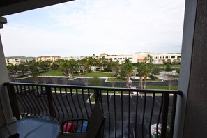 Beautiful 3 bed 2 bath condo located in Vista Cay Resort