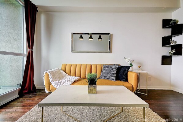 Beautiful living room decked up with pleasing lighting and showpieces.