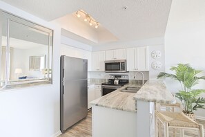 21-Majestic-Sun-306A-Kitchen