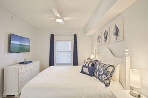 21-Majestic-Sun-306A-Bedroom