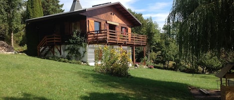 vue du chalet depuis le jardin