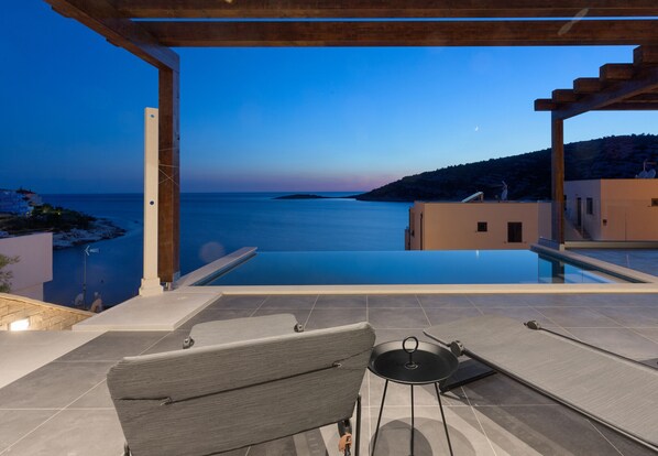 Aussicht vom Pool - Villa am Meer, Ražanj in Kroatien