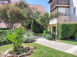 Shrub, Residential Area, Garden, Lawn, Yard, Backyard, Landscaping, Woody Plant, Driveway