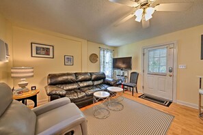 Living Room | Free WiFi