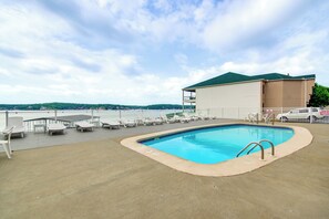 Emerald Bay Condos | Community Amenities | Outdoor Pool