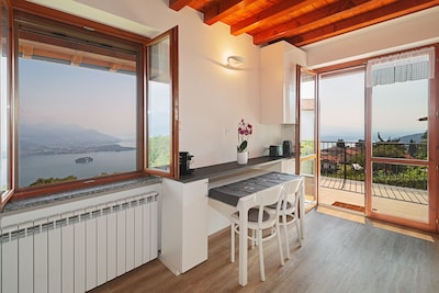 Gemütliches Ferienhaus inmitten der Natur mit einzigartigem Blick auf den Lago Maggiore