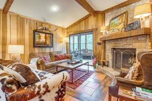 Great Room | Free WiFi | Fireplace | Central A/C | Full Sleeper Sofa