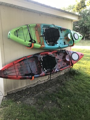 12' Kayak w/ Fishing Rod Holder 
