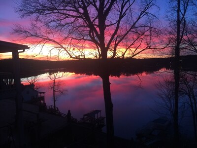 Sunset Escape On Logan Martin Lake! Fish, Boat, Swim and just Relax!!