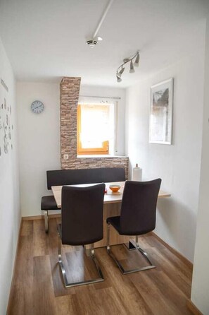 Ferienwohnung 8 (75 qm) mit Küchenzeile-5.jpg