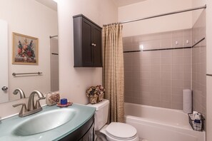 2nd bathroom with bathtub 