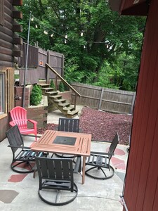 Lake George Cozy 2 Bed 1 bath cabin in the adirondacks: steps to Beach