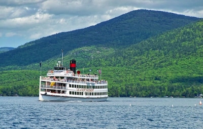 Lake George Cozy 2 Bed 1 bath cabin in the adirondacks: steps to Beach