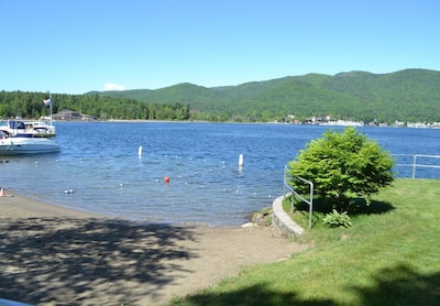 Lake George Cozy 2 Bed 1 bath cabin in the adirondacks: steps to Beach