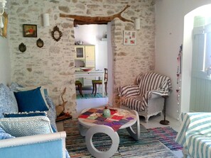 our colorful vintage-chic living room
