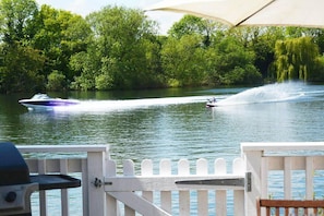 Spring Lake contains its own water ski lake; the perfect location for a family activity holiday