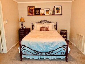 Inviting, clean, comfy queen bed!