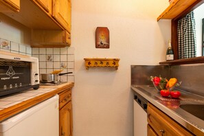 Well equipped kitchenette