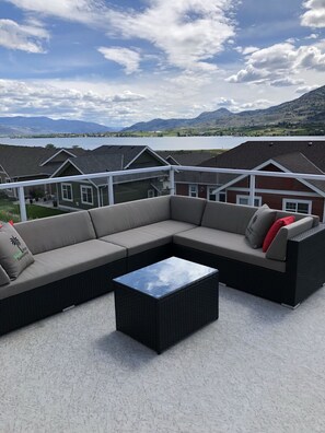 Large Deck with the great view.
