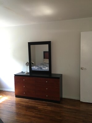 Flr-1 bedroom 1 - dresser