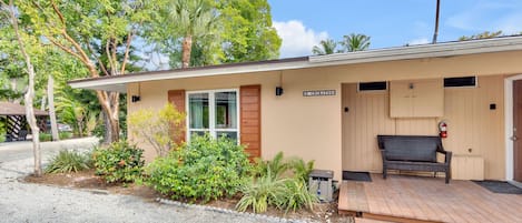 your perfect private cottage entrance