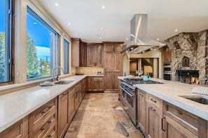 Fully remodeled chefs kichen