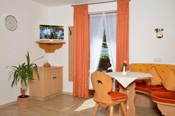 Ferienwohnung 35 qm mit Balkon-Sitzecke