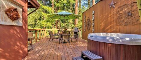 Welcome to hot tub heaven! - Great escape for couple or small groups!