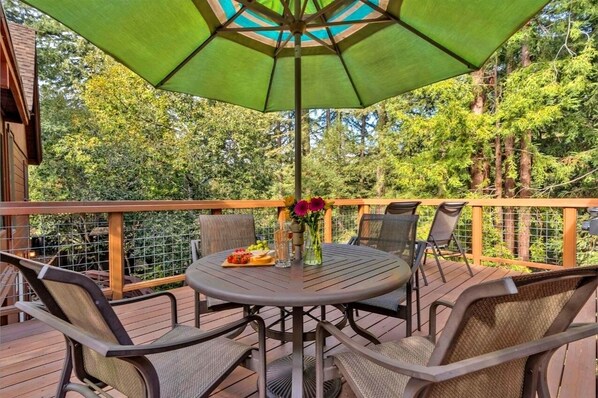 Plenty of deck space and seating