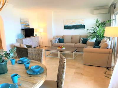 3 bedrooms, 2.5 baths; 7 people; directly on the beach, frontal sea click