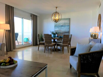 3 bedrooms, 2.5 baths; 7 people; directly on the beach, frontal sea click