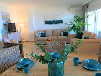 3 bedrooms, 2.5 baths; 7 people; directly on the beach, frontal sea click