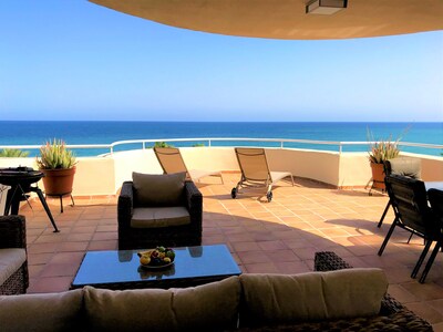 3 bedrooms, 2.5 baths; 7 people; directly on the beach, frontal sea click