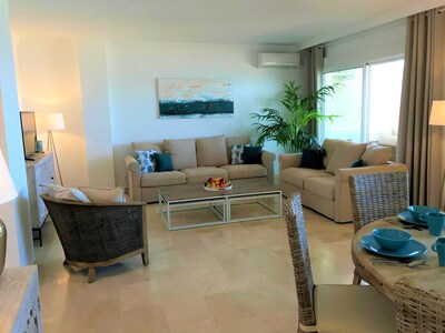 3 bedrooms, 2.5 baths; 7 people; directly on the beach, frontal sea click