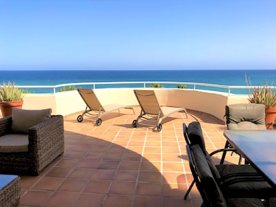 3 bedrooms, 2.5 baths; 7 people; directly on the beach, frontal sea click