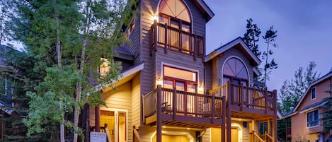 Lovely town home in the heart of Breckenridge across from the Snowflake lift