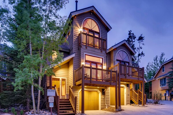 Lovely town home in the heart of Breckenridge across from the Snowflake lift