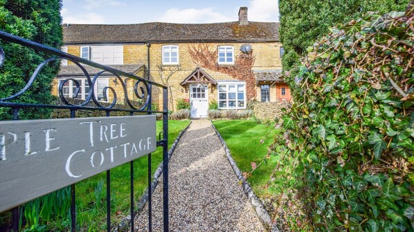 Exterior Front, Appletree Cottage, Bolthole Retreats