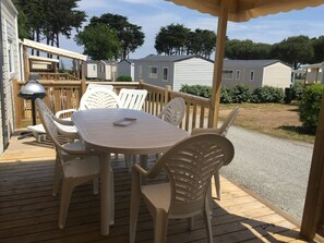 屋外ダイニングエリア