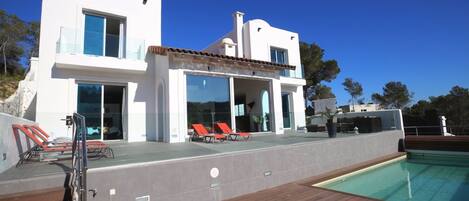 Beautiful Ibiza with great swimming pool, views and hot tub