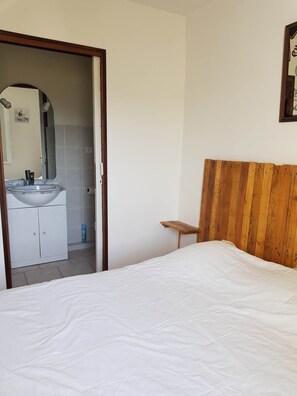 chambre et salle de bain