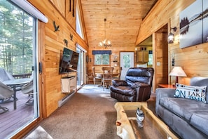 This home has a cozy open concept that will make it immediately feel like home!