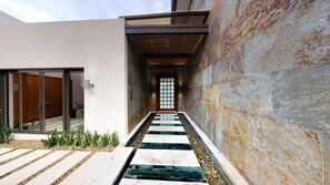 Welcome to Casa Aqua.